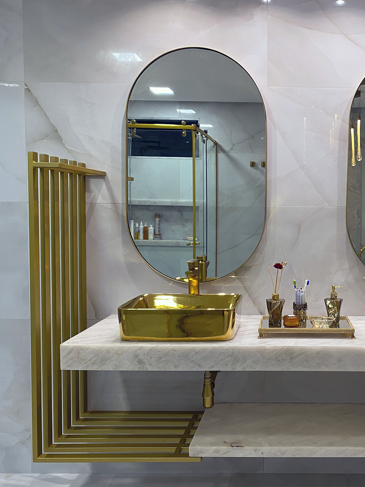 Estrutura decorativa + Espelhos